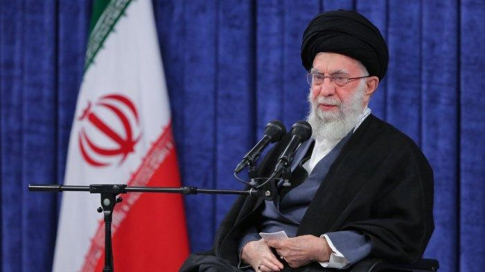 Ayatollah Ali Khamenei Meminta Militer Iran untuk Siap Perang Lawan Israel, tapi dengan Syarat Ini