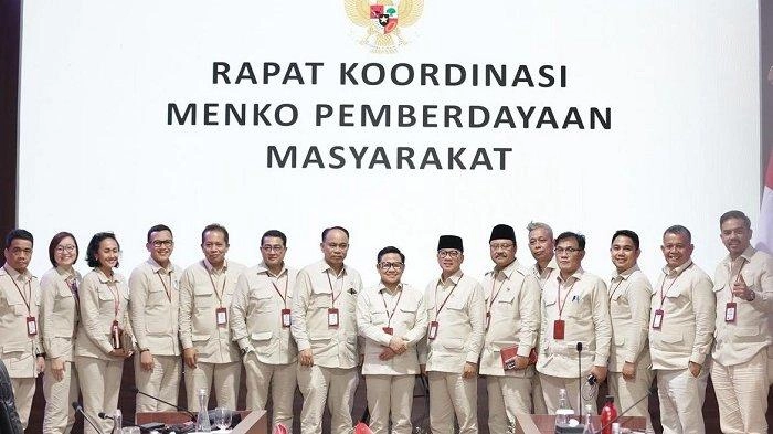Kenakan Kemeja Khas Prabowo, Cak Imin Pimpin Rakor Kemenko Pemberdayaan di Akademi Militer Magelang