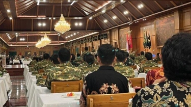 Prabowo Ajak Para Menterinya Heningkan Cipta Kenang Jasa Pahlawan saat Santap Malam di Akmil