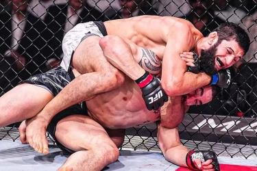 Hasil UFC 308: Khamzat Chimaev Hancurkan Rahang Robert Whittaker, Tantang Juara di Kelas Middleweight