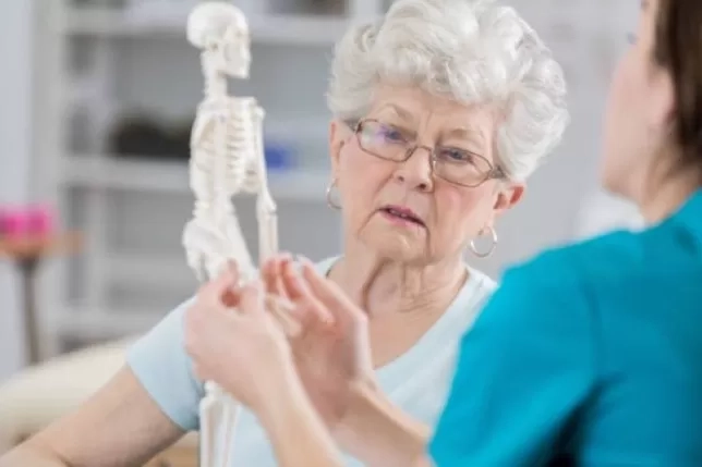 4 Tips Terhindar dari Osteoporosis Seiring Bertambahnya Usia, Lakukan Sejak Sekarang!