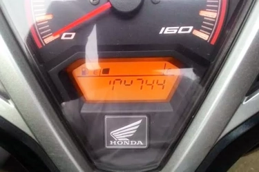 Ngabers Honda PCX dan Yamaha Aerox Jangan Panik: Kalem, Ini Cara Mengatasi Speedometer yang Sunburn