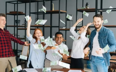 Untaian Rezeki Tak Pernah Putus: 7 Zodiak yang Diramalkan Mendapat Kekayaan Tak Terhenti di Usia 30 hingga 50 Tahun