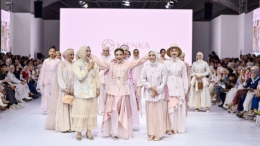 Tampilkan Ayu Dewi sebagai Muse, Kienka Brand Busana Muslim Hadir di Jakarta Fashion Week 2025