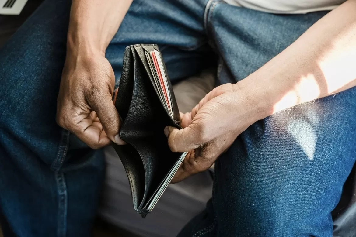 6 Dampak yang Ditimbulkan dari Stres Finansial Terhadap Kesehatan Mental dan Hubungan Sosial