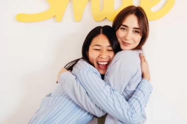 9 Tanda yang Mengisyaratkan Kehadiranmu Membuat Orang Lain Nyaman, Cikal Bakal Hubungan Harmonis