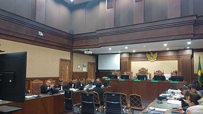 Broker Eksi Anggraeni Ungkap Bawa Keluar Emas dari Butik PT Antam Melalui Pintu Belakang