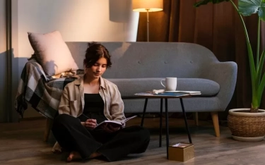 Bukan Main Media Sosial, 9 Sifat Ini Orang yang Suka Membaca Buku Sebelum Tidur Menurut Psikologi