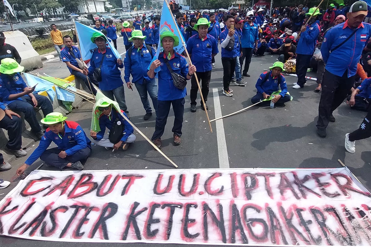 2.000 Buruh Gelar 'Nobar' Pembacaan Putusan MK di Patung Kuda Monas
