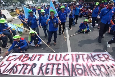 2.000 Buruh Gelar 'Nobar' Pembacaan Putusan MK di Patung Kuda Monas
