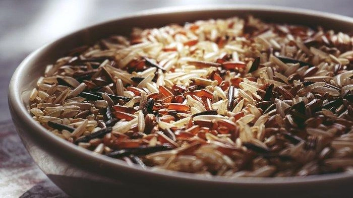 9 Manfaat Brown Rice untuk Kesehatan, Apa Bedanya dengan Nasi Putih dan Beras Merah?