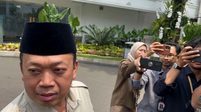 Kenakan Pakaian Safari Menteri ATR/BPN Menghadap Prabowo di Istana