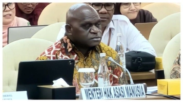 Rapat Perdana di DPR, Natalius Pigai Blak-blakan Sebut Tidak Punya Program 100 Hari Kerja