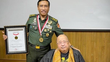 Terinspirasi Wejangan Presiden Prabowo, Stafsus KSAD TNI Raih Gelar Akademik Terbanyak