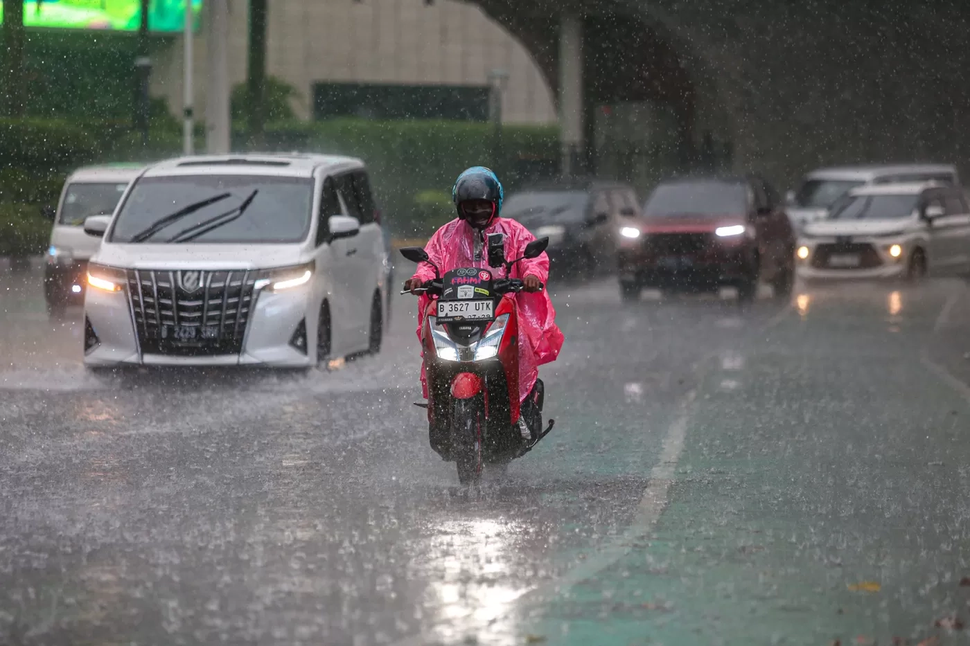 BMKG Prakirakan Hujan Guyur Mayoritas Kota Besar Indonesia pada Jumat