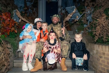Halloween Spesial: Conor McGregor Tampilkan Sisi Ayah yang Menginspirasi Bersama Keluarga