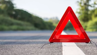 Hindari Bahaya Saat Berhenti dalam Kondisi Darurat di Jalan, Ini Fungsi Sesungguhnya Segitiga Pengaman Mobil