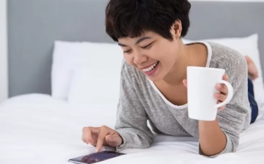 Jika Anda Terbiasa Memeriksa Ponsel Setelah Bangun Setiap Pagi, Anda Mungkin Memiliki 8 Tipe Kepribadian Ini