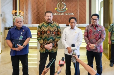 Menhut Raja Juli Temui Jaksa Agung, Koordinasi soal Penindakan untuk Bisnis Ilegal di Kawasan Hutan