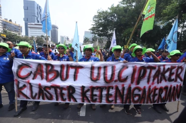 MK Sebut Libur 1 Hari Kerja dalam Seminggu Bertentangan dengan UUD