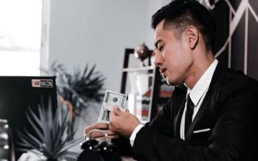 Menjadi Sosok Idaman Mertua: 9 Weton dengan Wibawa dan Kharisma Kuat yang Kerap Kali Mendatangkan Rezeki Melimpah
