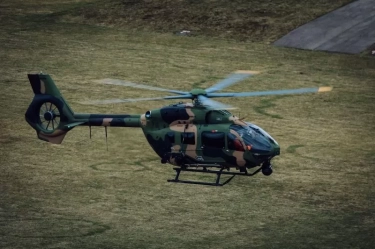 Terbang dari Surabaya Menuju Semarang, Helikopter TNI AD Mendarat Darurat di Areal Persawahan di Blora