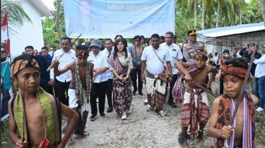 Kunker Perdana Menkomdigi Meutya Hafid, Sambangi SMPN di Amarasi Kupang, Salah Satu Daerah 3T