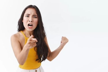 10 Frasa yang Berubah Mengerikan Saat Diucapkan oleh Orang dengan Kemampuan Sosial yang Buruk