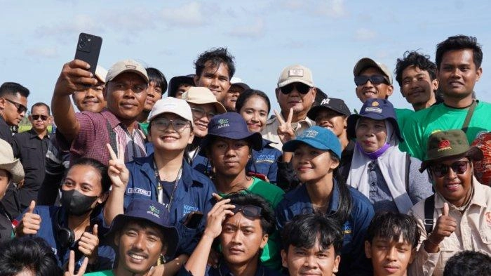 Penuturan Seorang Petani Merauke Temani Prabowo Kemudikan Harvester: Sampai Merinding