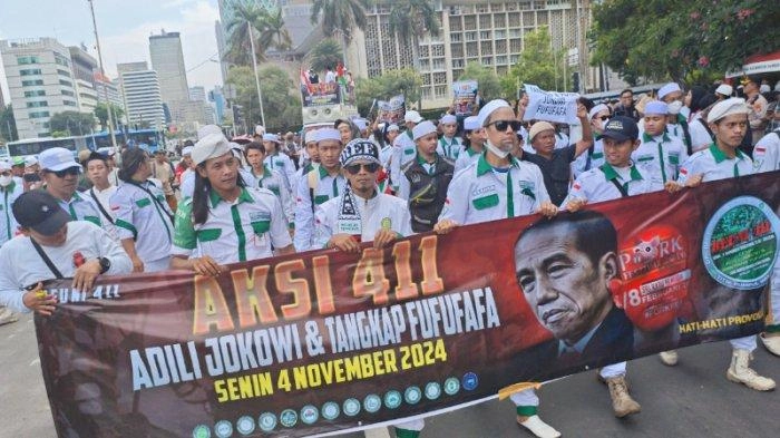 Massa Aksi Reuni 411 Gelar Unjuk Rasa di Patung Kuda, Minta Jokowi Diadili dan Fufufafa Ditangkap