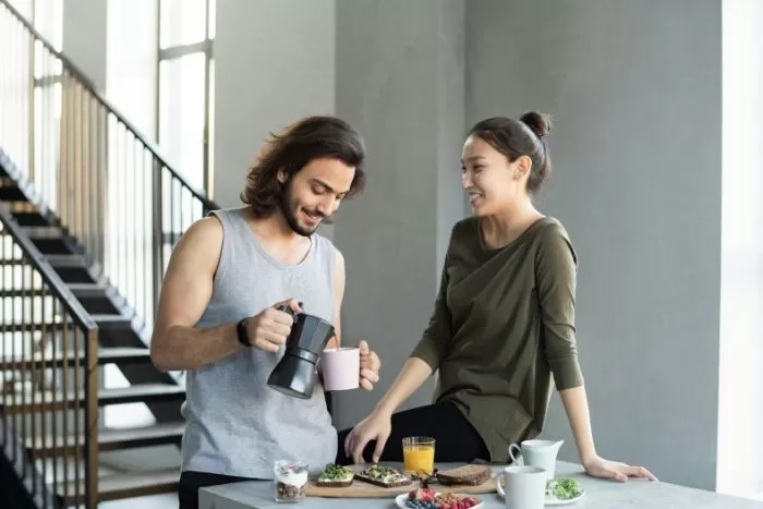 7 Alasan Pasangan yang Bahagia Jarang Membagikan Status dan Mengumbar Hubungan di Media Sosial
