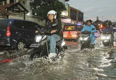 Jakarta Mulai Kebanjiran, Ketahui Pertolongan Pertama yang Harus Dilakukan Saat Motor Terendam Banjir