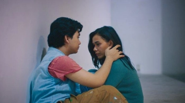 Ajil Ditto dan Adinia Wirasti Terlibat Cinta Tak Biasa di Film Hidup Ini Terlalu Banyak Kamu