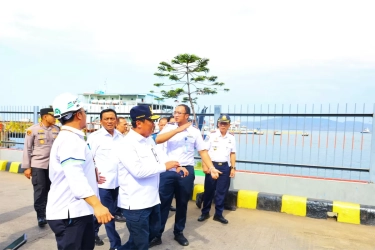1,2 Juta Penumpang Dipredikasi Melintas di Pelabuhan Ketapang saat Nataru, Wamenhub Tinjau Banyuwangi