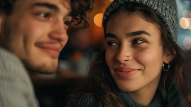 4 Tanda Seseorang Terus-menerus Memikirkan Anda, Salah Satunya Kerap Menerima Pesan atau Panggilan Tak Terduga dari Si Dia