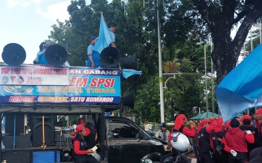 Kembali Geruduk Balai Kota, Buruh Tuntut UMP DKI sebesar Rp 6,5 Juta per Bulan