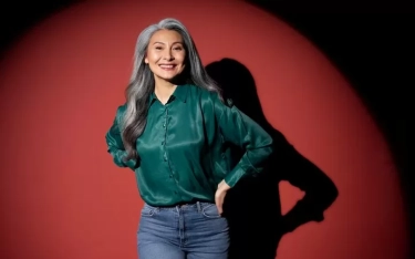 Perempuan yang Menjadi Lebih Cantik dan Percaya Diri Seiring Bertambahnya Usia Biasanya Menampilkan 8 Perilaku Halus Ini