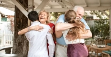 Beri Perhatian, Ini Zodiak yang Suka Memanjakan Kakek Nenek Mereka