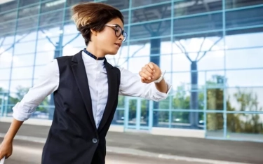 Jika Anda Ingin Sukses dalam Hidup dan Sedang Berjuang dengan Disiplin Diri, Ucapkan Selamat Tinggal pada 8 Perilaku Ini