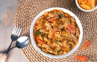 Perhatian! Ini Bahaya Terlalu Banyak Makan Seblak, Meningkatkan Risiko Gangguan Lambung hingga Obesitas