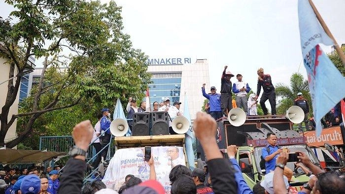 Buruh KSPSI dan KSPI Tuntut Pemerintah Patuhi Putusan MK: Jangan Coba-coba Bermain