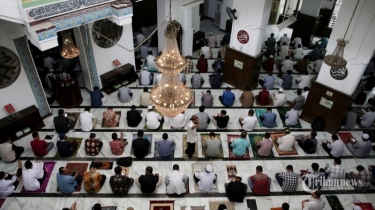 Teks Khutbah Jumat 8 November 2024: Hal-Hal yang Memicu Gibah atau Menggunjing Orang Lain