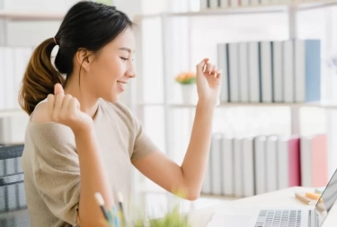 5 Kepribadian Ini Sering Ditemui pada Orang yang Cenderung Menjauh dari Persahabatan Seiring Bertambahnya Usia