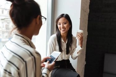 7 Trik Bahasa Tubuh Ini Bisa Membuat Anda Langsung Disukai, Salah Satunya Menerapkan Postur Terbuka