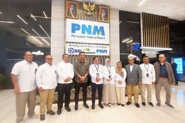Sambangi Kantor PNM, Menteri UMKM Dorong Nasabah Ultramikro Naik Kelas