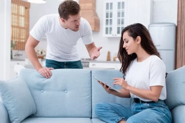 Tanda Pria Melihat Anda sebagai Mangsa Manipulasi Mereka: 10 Frasa Manipulatif yang Perlu Diwaspadai