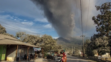 Peduli Korban Erupsi Gunung Lewotobi, Sido Muncul Salurkan Bantuan Sebesar Rp350 Juta