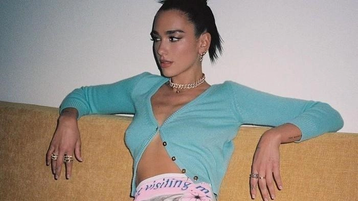 Penggemar Kecewa, Terlanjur Belanja Baju dan Anting Ternyata Konser Dua Lipa di Jakarta Batal