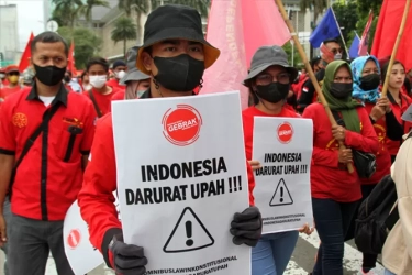 Celios: Kenaikan Upah Minimum 2025 Naik 10 Persen Bisa Kerek Konsumsi Rumah Tangga hingga Turunkan Angka Kemiskinan
