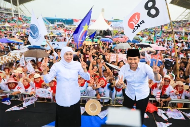 Denny Caknan Ajak Coblos Nomor 2, Puluhan Ribu Masyarakat Tumpah Ruah Ikuti Kampanye Akbar Khofifah-Emil di Jember Sport Garden